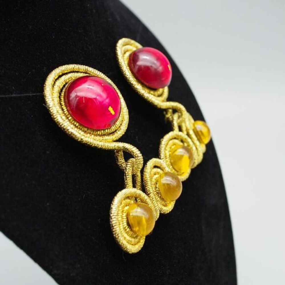 Vintage Clip-On Earrings - Picture 3 of 6